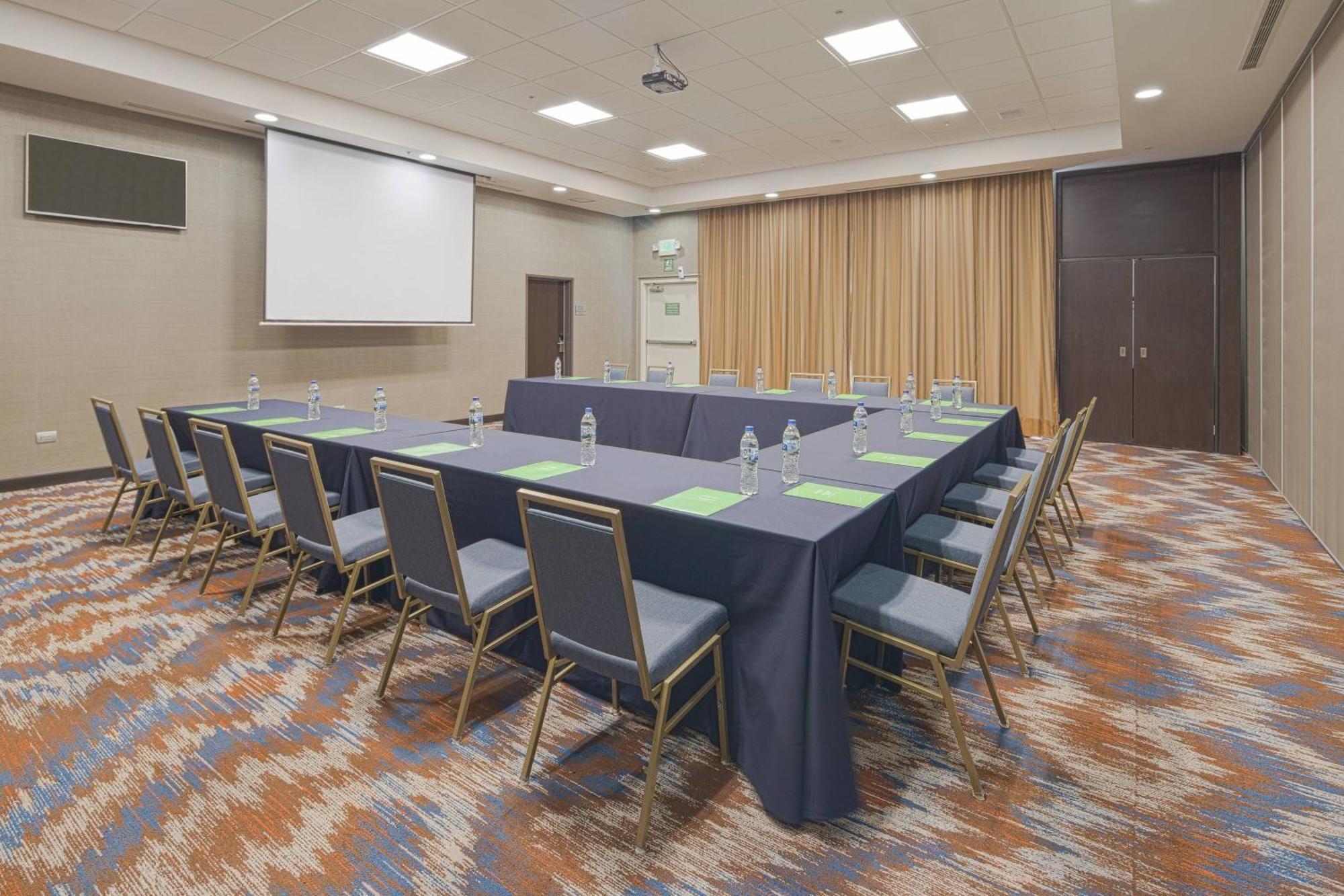 Courtyard By Marriott Saltillo Exterior photo
